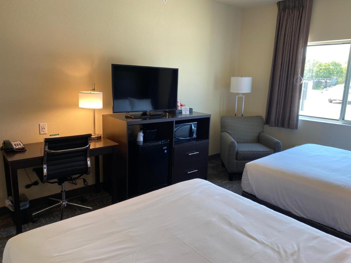 Cobblestone Inn & Suites - Forest City Екстер'єр фото