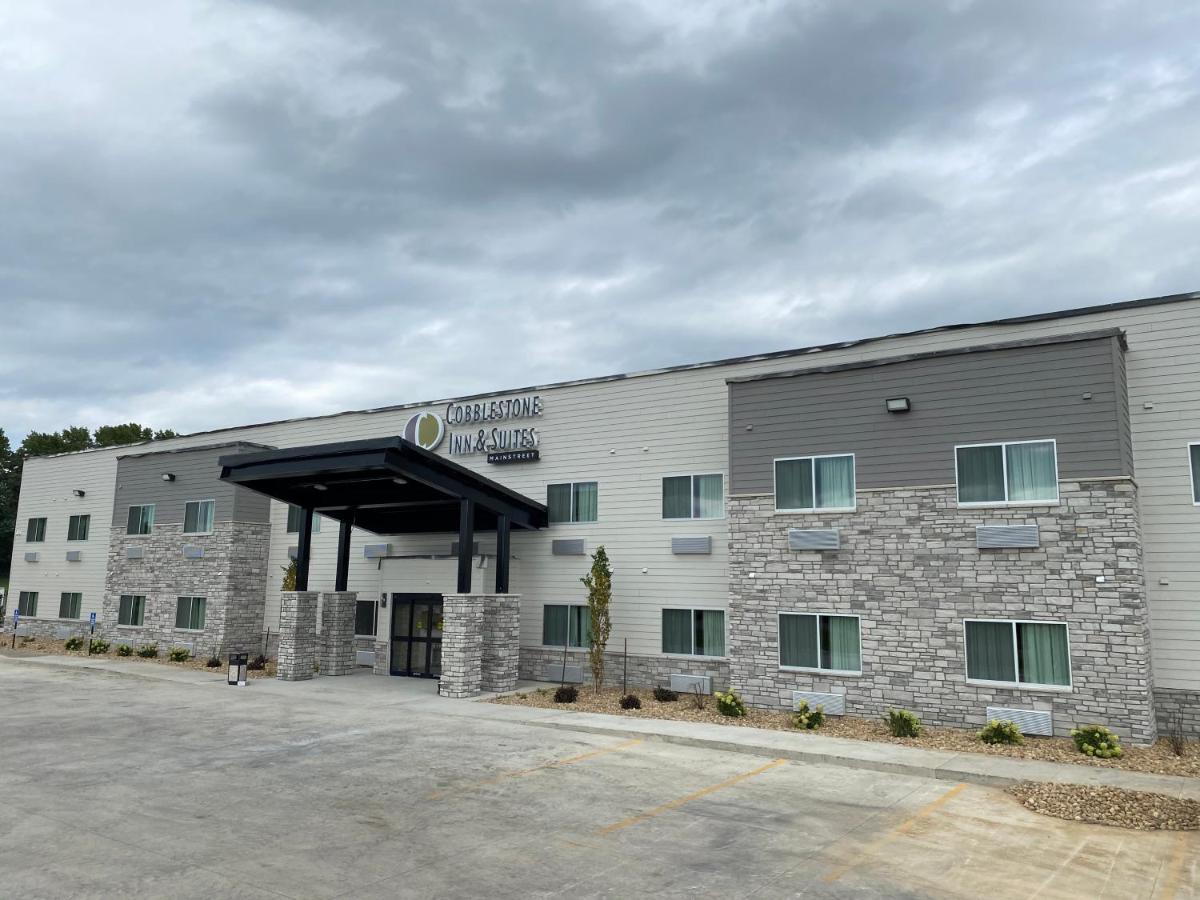 Cobblestone Inn & Suites - Forest City Екстер'єр фото