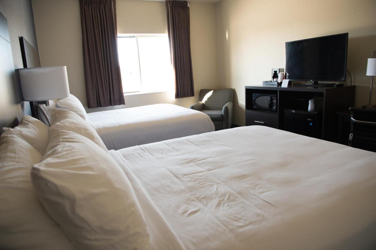 Cobblestone Inn & Suites - Forest City Екстер'єр фото