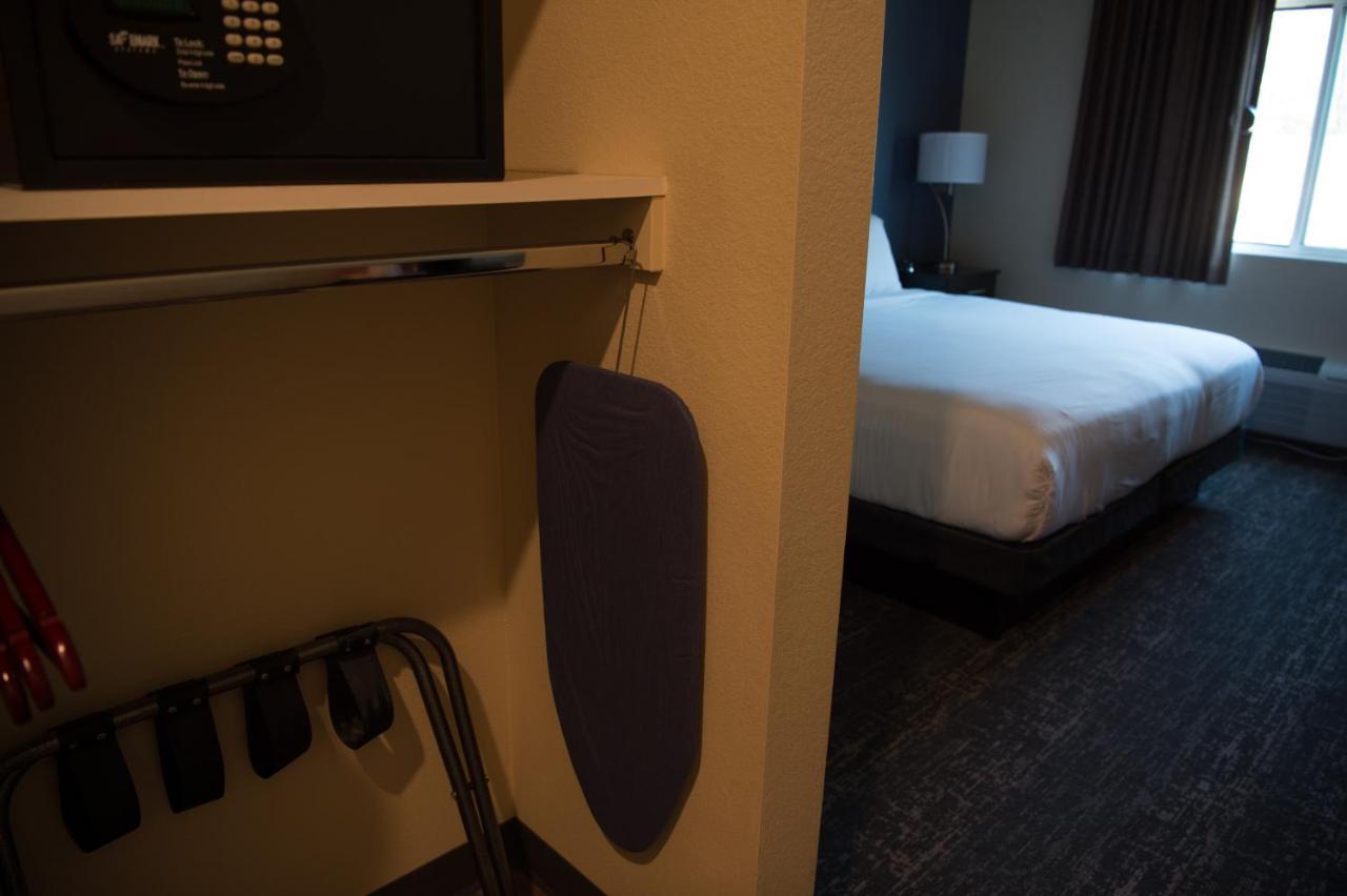 Cobblestone Inn & Suites - Forest City Екстер'єр фото