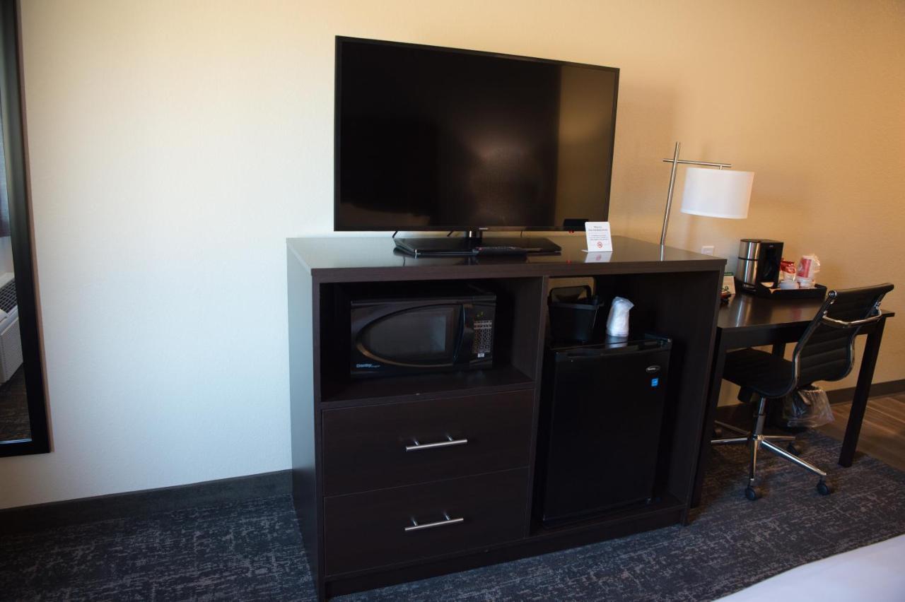 Cobblestone Inn & Suites - Forest City Екстер'єр фото